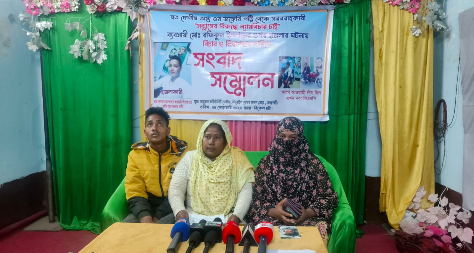 ভদ্রায় লোহার রড-হাতুড়ি নিয়ে তাণ্ডব