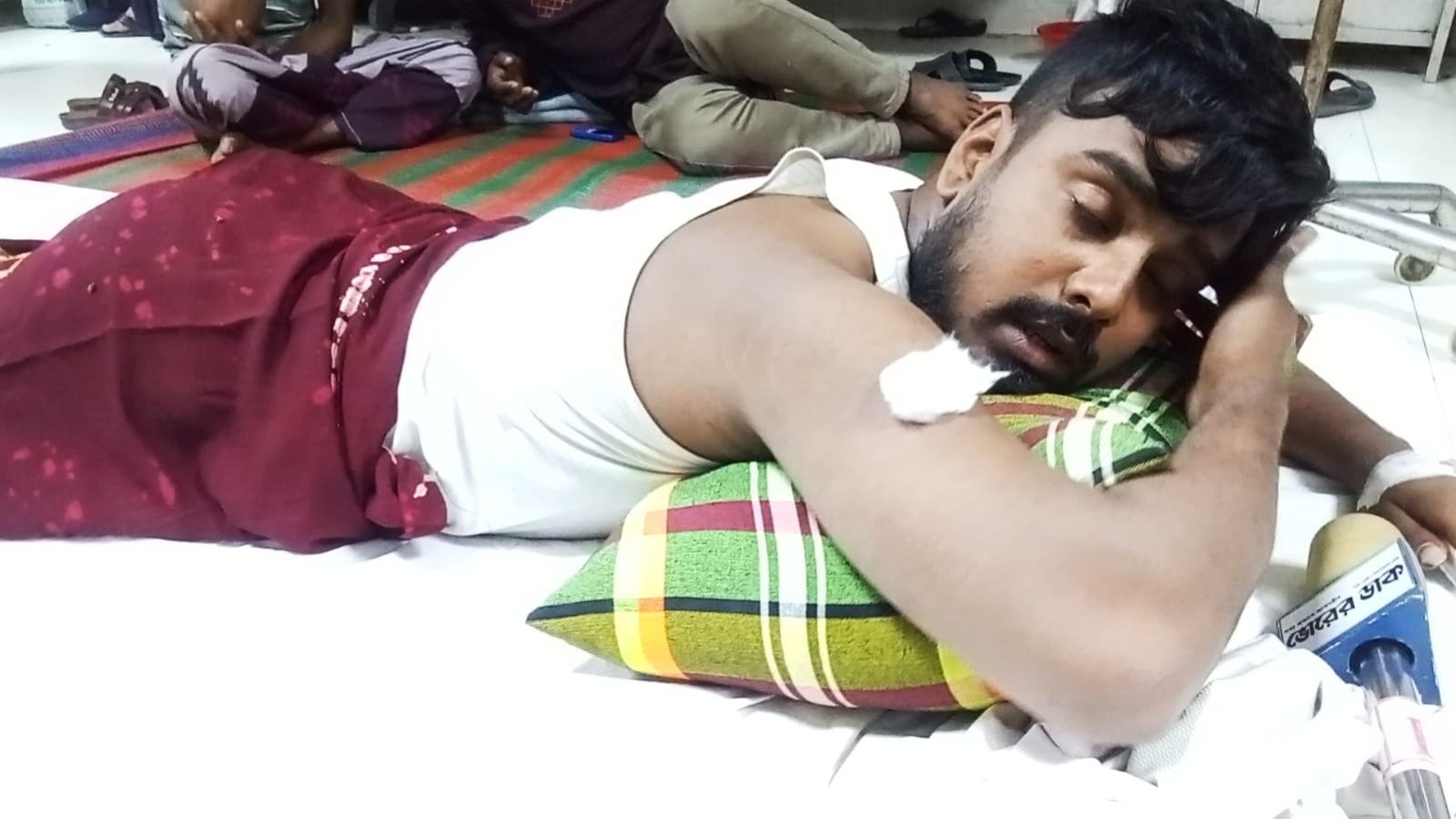 বগুড়ায় ছাত্রদল সভাপতির ছুরিকাঘাতে কলেজ সভাপতি হাসপাতালে