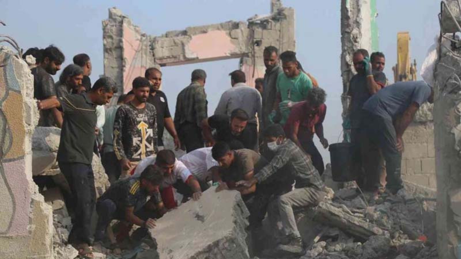 ইরানে মার্কিন-ইসরায়েলি হামলায় নিহতের সংখ্যা বেড়ে ৫৫৫