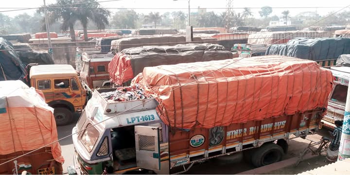 টানা ৭ দিনের ছুটির ফাঁদে বেনাপোল স্থলবন্দর : আমদানি-রপ্তানি বাণিজ্যে পড়বে বিরুপ প্রভাব