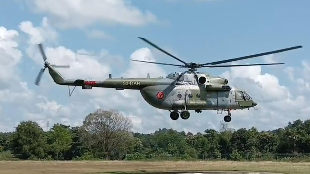 রাঙামাটির দুর্গম ভোটকেন্দ্রে হেলিকপ্টারে পাঠানো হলো নির্বাচনী সরঞ্জাম