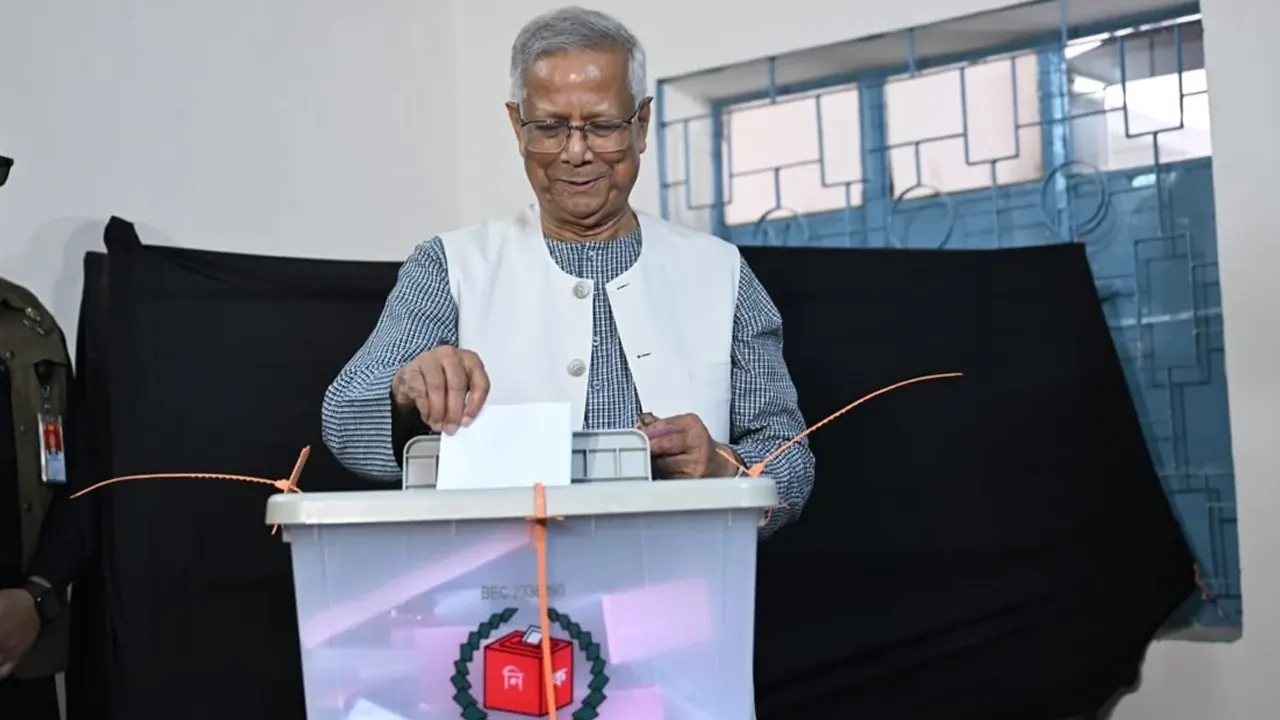 ভোট দিলেন ড. মুহাম্মদ ইউনূস