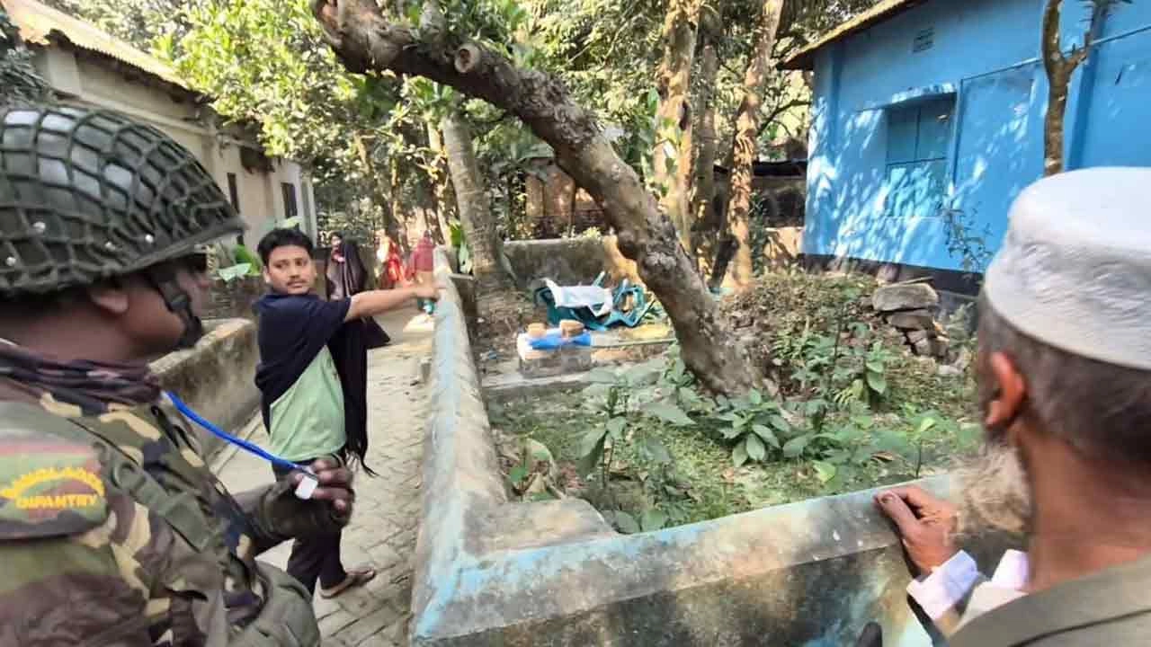 বগুড়ায় নির্বাচনী বুথ ভাঙচুর, জামায়াত নেতাকে উঠিয়ে নেয়ার অভিযোগ
