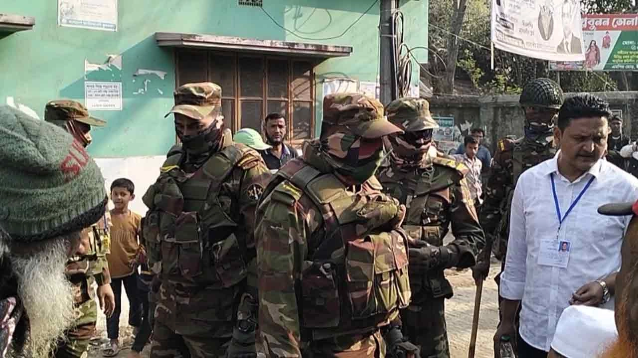 নেত্রকোনায় সেনাবাহিনীর হাতে বিএনপি নেতা আটক