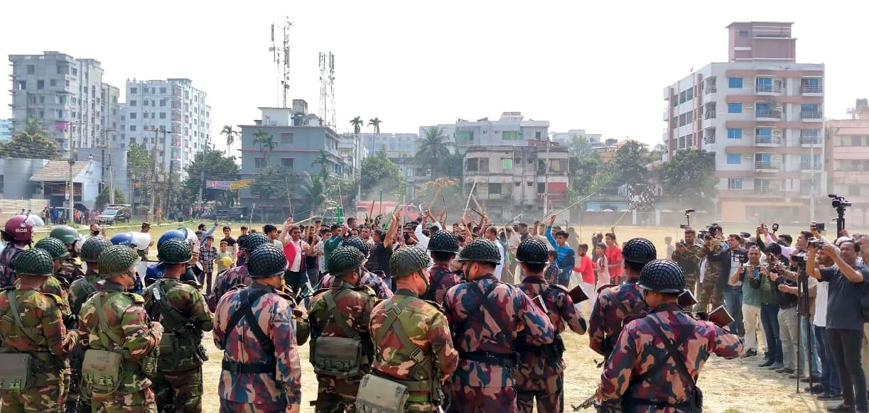 কুমিল্লায় জরুরি পরিস্থিতি মোকাবিলায় সেনাবাহিনীর মহড়া