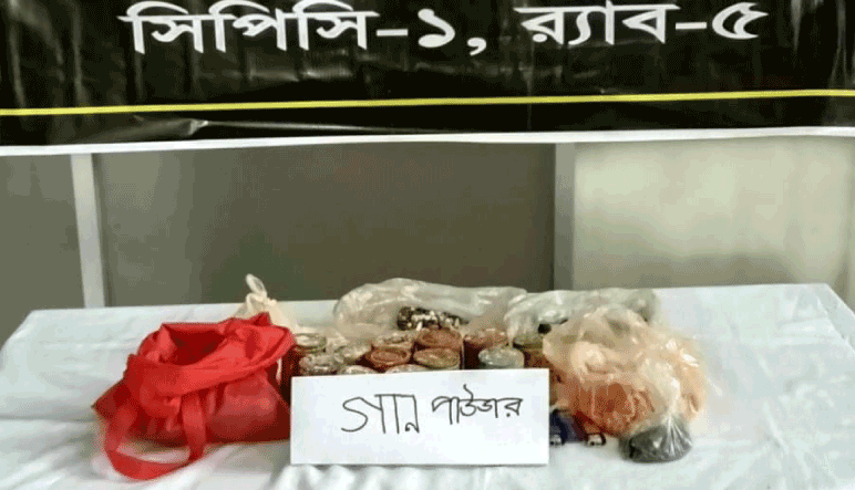 শিবগঞ্জে বিপুল পরিমাণ গানপাউডার ও ককটেল তৈরির সরঞ্জাম উদ্ধার
