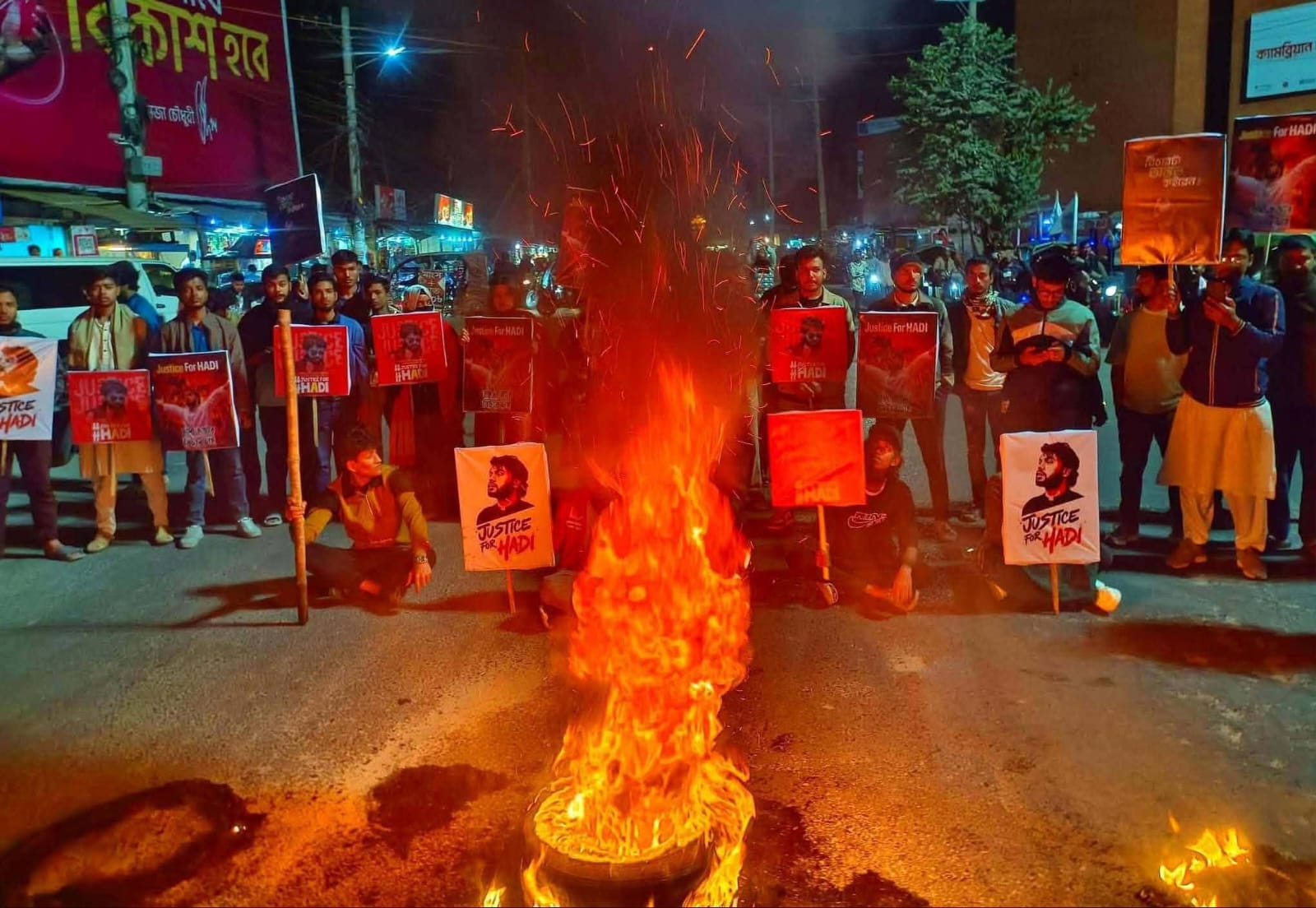 উত্তপ্ত রাজশাহী: ঢাকার সংঘর্ষের প্রতিবাদে রাজপথে পাল্টা কর্মসূচি