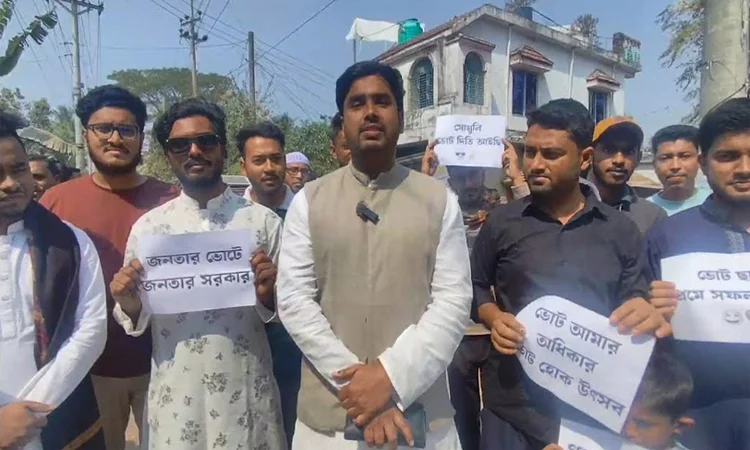 সাতক্ষীরায় ৩০ যুবকের ভিন্ন আয়োজনে জীবনের প্রথম ভোট