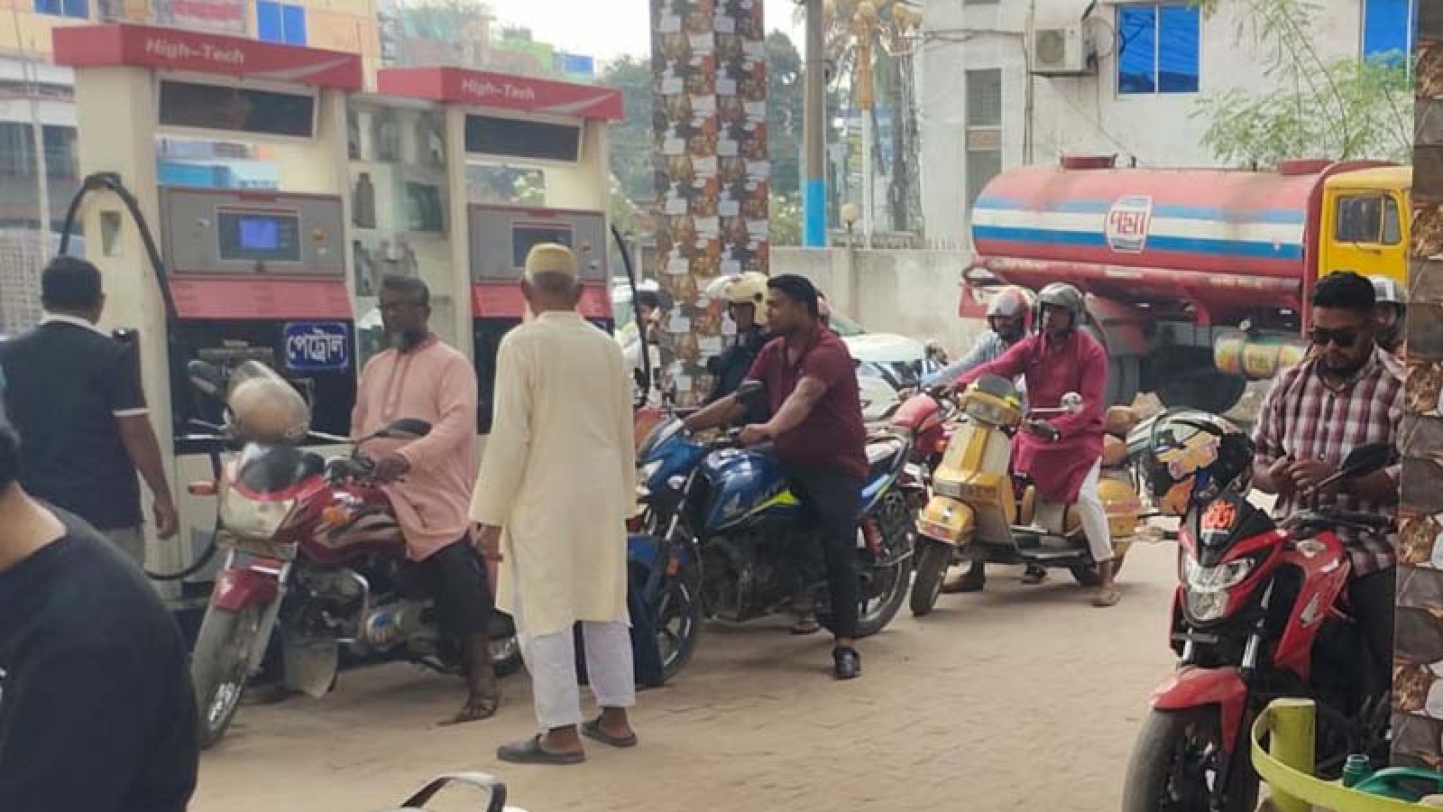 পাম্প মালিকদের তেল উত্তোলন বন্ধের হুঁশিয়ারি