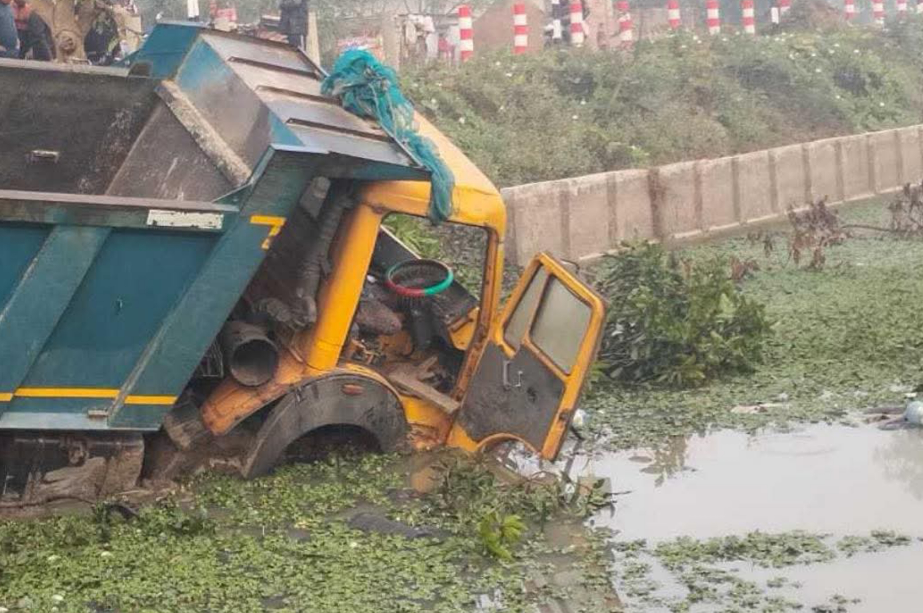 নওগাঁয় ডাম্প ট্রাকের চাপায় ৫ ক্ষুদ্র নৃগোষ্ঠী কৃষকের মর্মান্তিক মৃত্যু