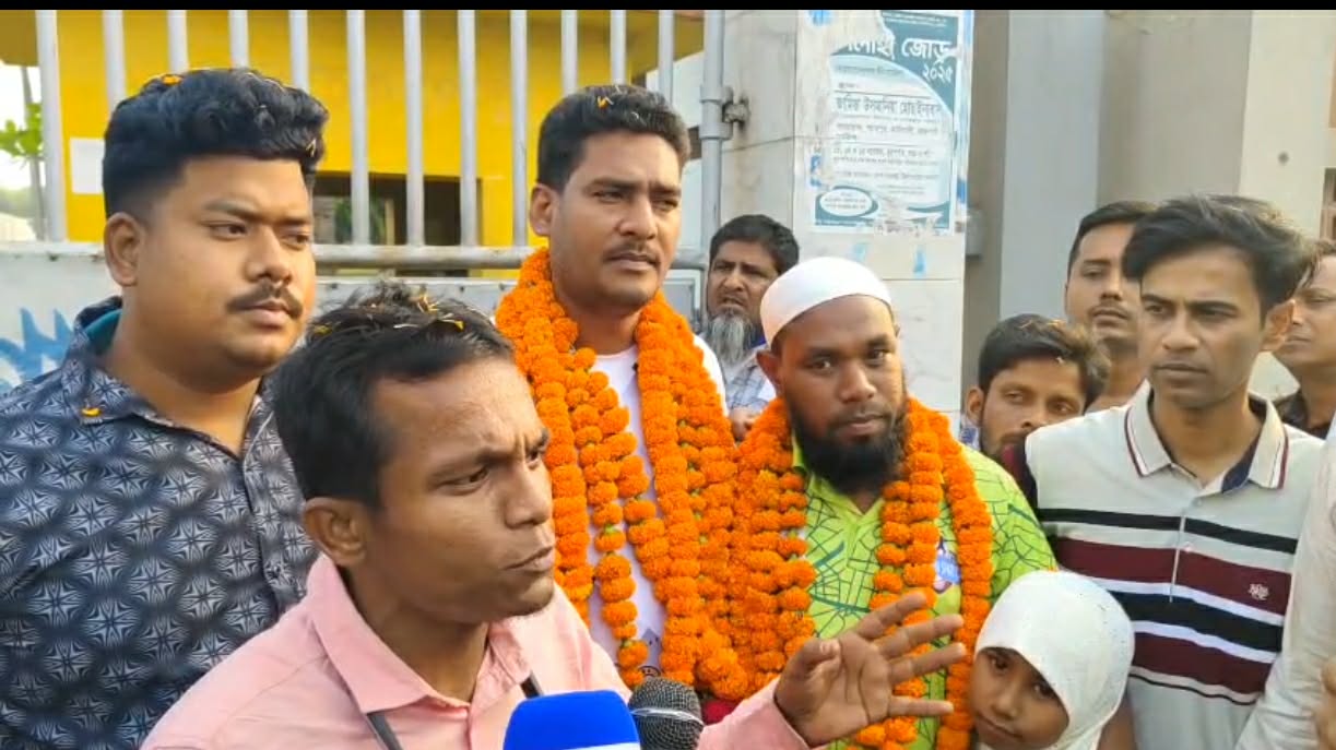 "মিথ্যা মামলায় আটক সাংবাদিক মিশাল মন্ডলসহ দুইজন জামিনে মুক্ত"