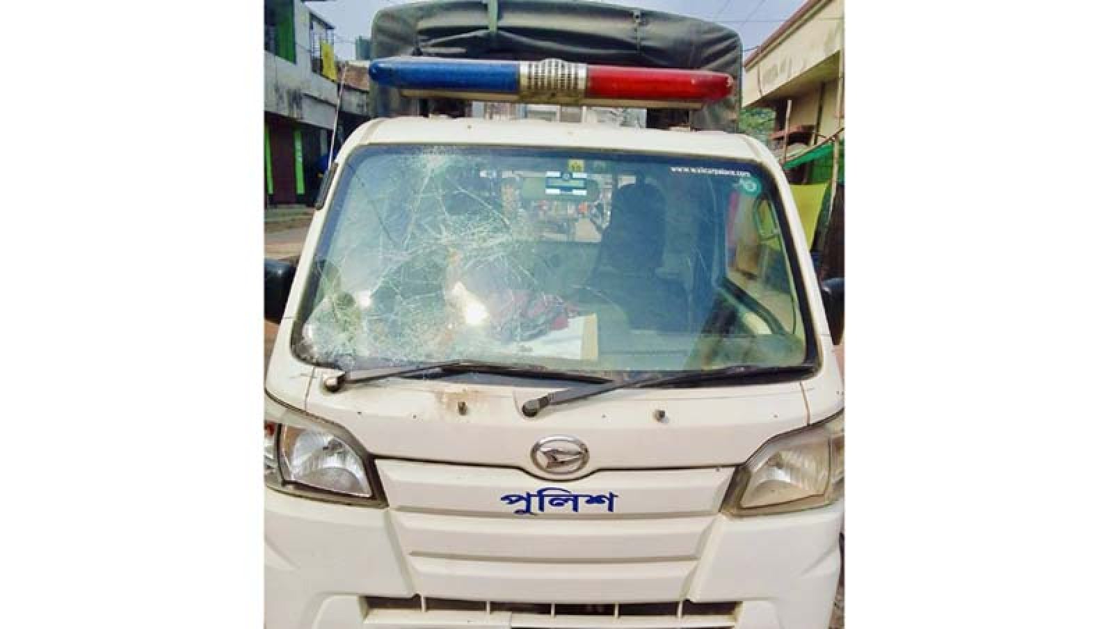 সিংড়ায় মরদেহ উদ্ধারে গিয়ে হামলার শিকার পুলিশ সদস্যরা