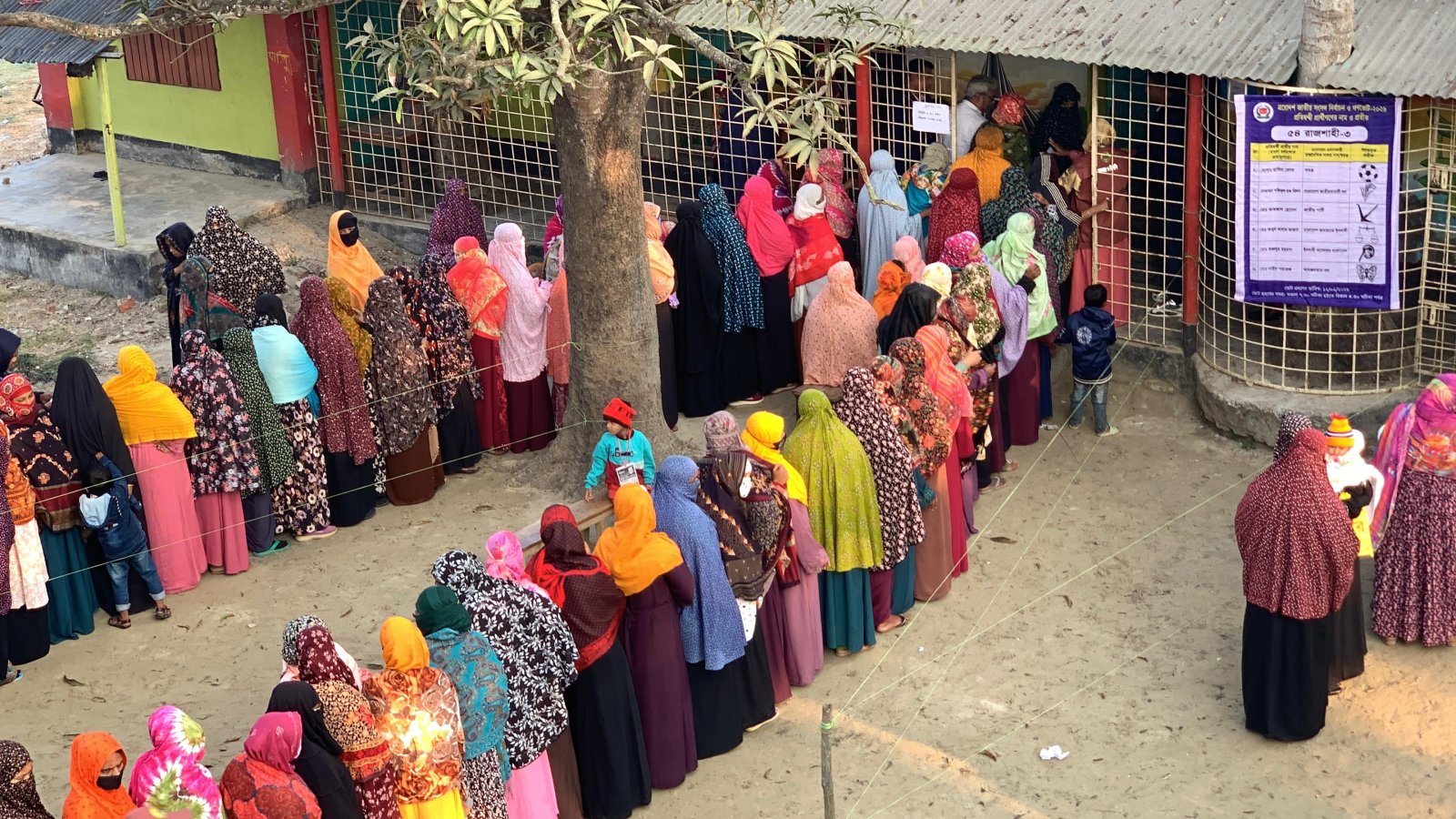 রাজশাহীর ছয়টি আসনে চার ঘণ্টায় ভোট পড়েছে ৩২.৮৩ শতাংশ