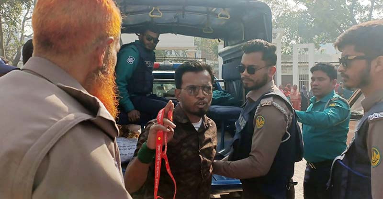 নগরীতে ভোটকেন্দ্রে ভিডিও করায় দুই যুবকের ৭ দিনের কারাদণ্ড