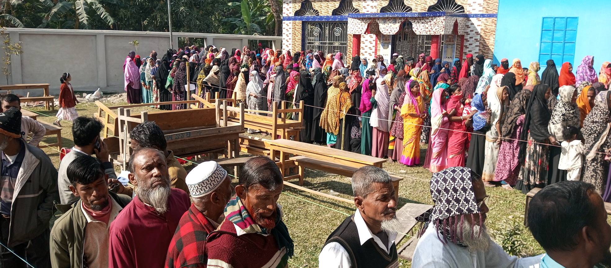 বাউফলে উৎসবমুখর পরিবেশে ভোটগ্রহণ