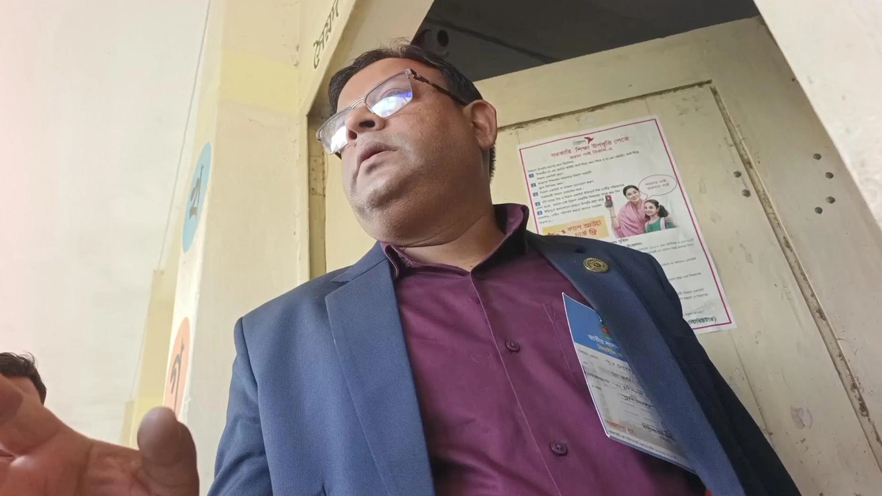 মেহেরপুরে ভোট গণনার সময় সাংবাদিকদের কেন্দ্রে ঢুকতে দিলেন না প্রিজাইডিং অফিসার