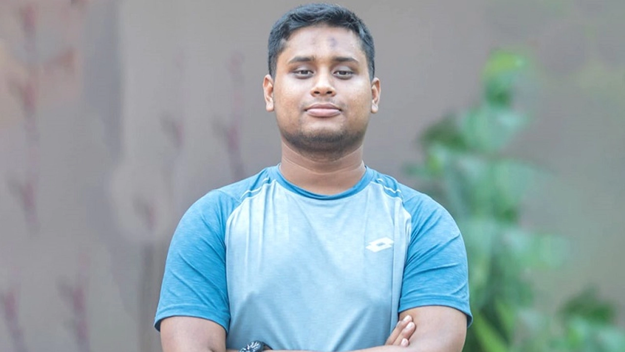 ৪৬ কেন্দ্রের ফলাফল: তিনগুণেরও বেশি ভোটে এগিয়ে হাসনাত