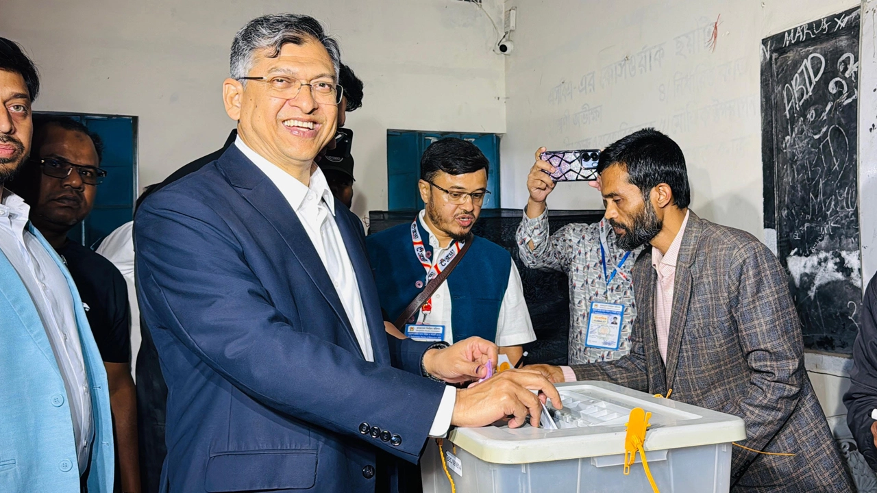 ৭৪ কেন্দ্রের ফলাফল: বড় ব্যবধানে এগিয়ে সালাহউদ্দিন আহমদ