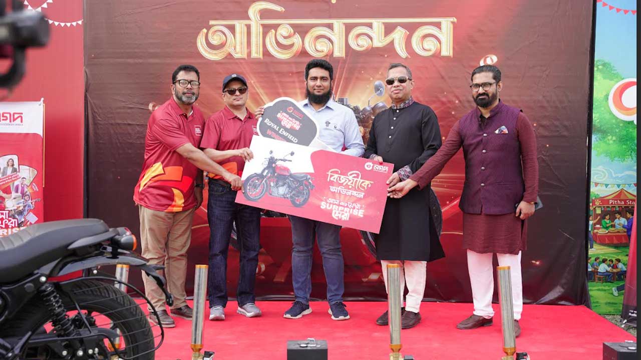 নগদের ক্যাম্পেইনের মেগা পুরস্কার রয়েল এনফিল্ড জিতলেন কুমিল্লার নোমান